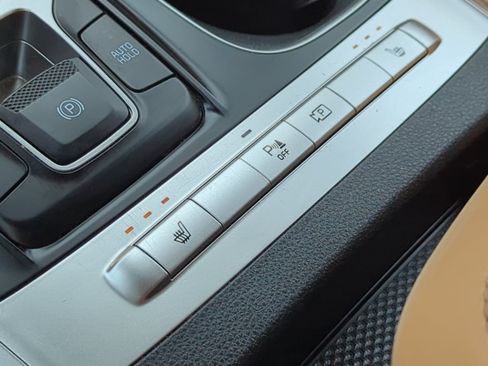 Used 2022 Kia Carnival LX FWD image 36
