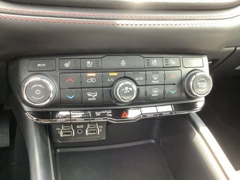 Used 2023 Dodge Durango GT AWD/4WD image 36