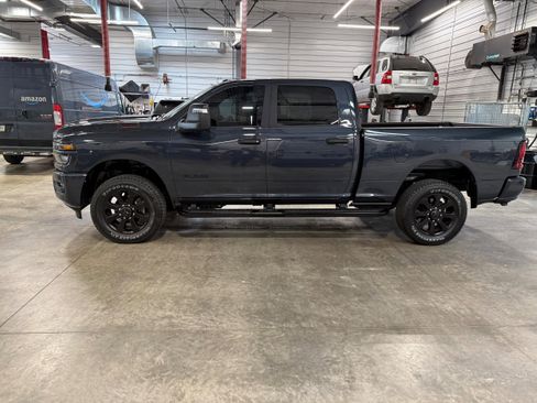 Used 2025 RAM 2500 Big Horn AWD/4WD image 30