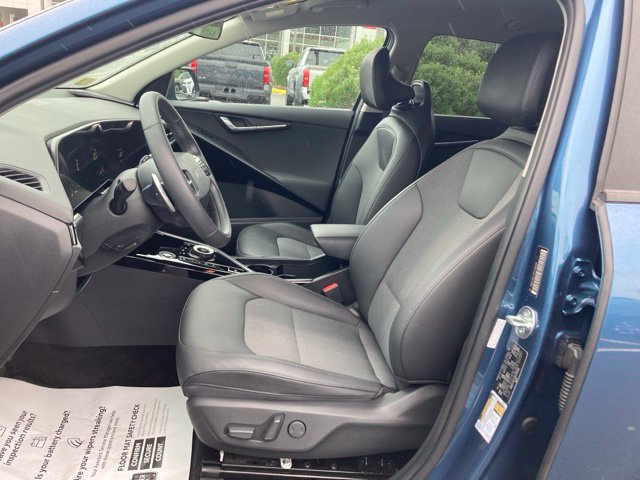 Used 2024 Kia Niro EX w/ EX Cold Weather Package FWD image 15