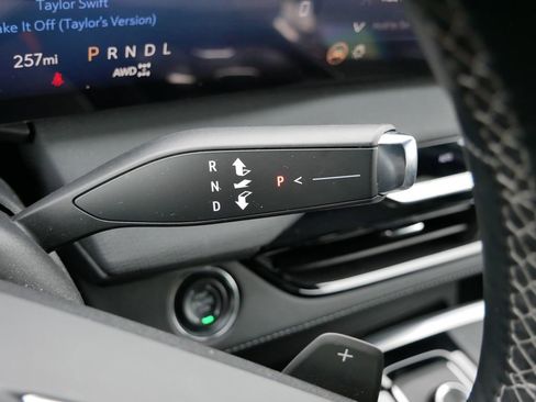 Used 2025 Buick Enclave Sport Touring image 26