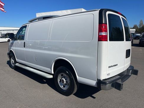 Used 2023 GMC Savana 2500 w/ Driver Convenience Package image 3