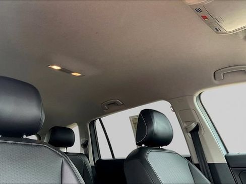 Used 2021 Volkswagen Tiguan SEL AWD/4WD image 16