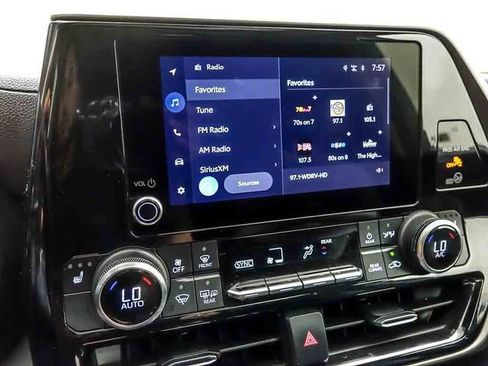 Used 2023 Toyota Highlander XLE AWD/4WD image 19