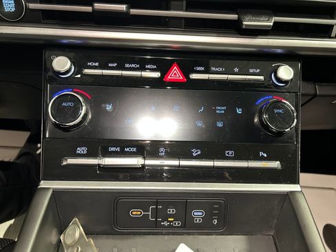 Used 2025 Hyundai Santa Fe SEL FWD image 17