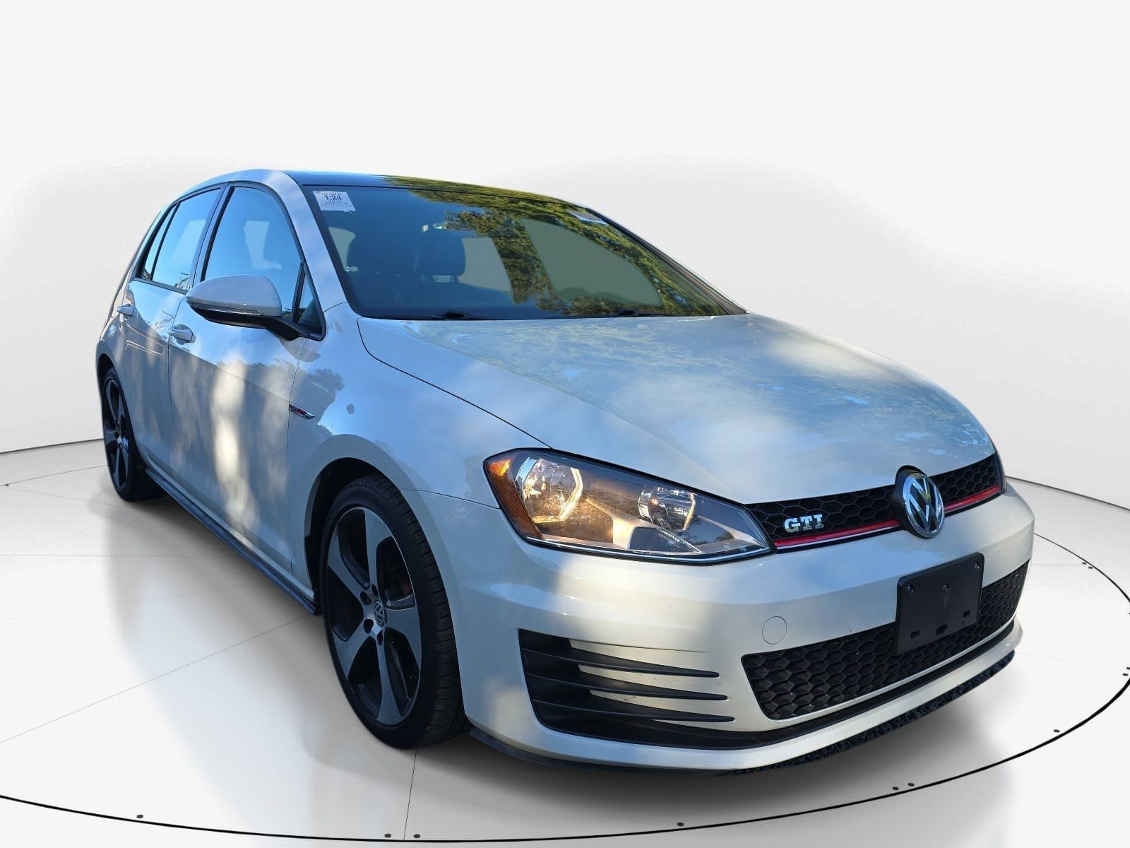 Used 2015 Volkswagen GTI SE FWD image 2