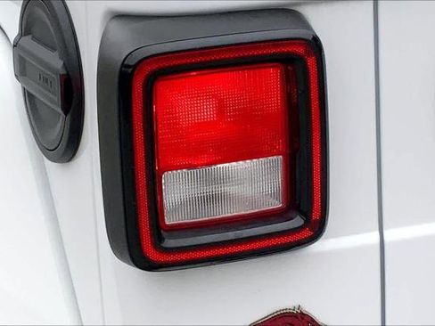 Certified 2021 Jeep Wrangler Unlimited Sahara image 22