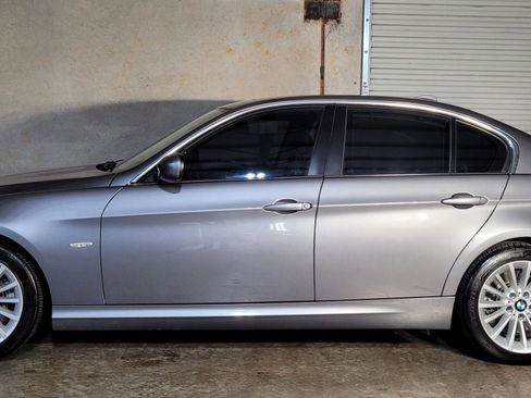 Used 2011 BMW 335i xDrive Sedan image 9