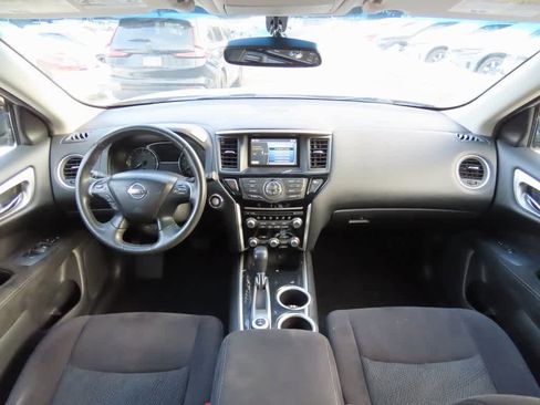 Used 2016 Nissan Pathfinder SV image 17