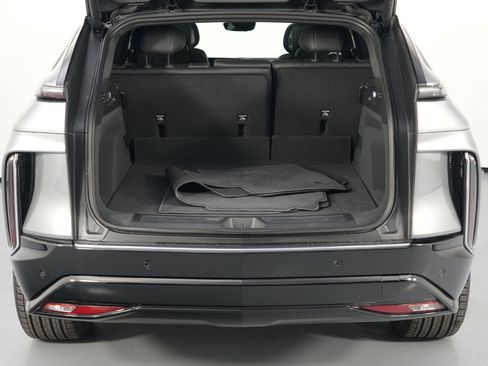 Used 2025 Cadillac Lyriq Luxury image 9