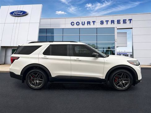 Certified 2026 Ford Explorer ST-Line w/ ST-Line Street Pack AWD/4WD image 4