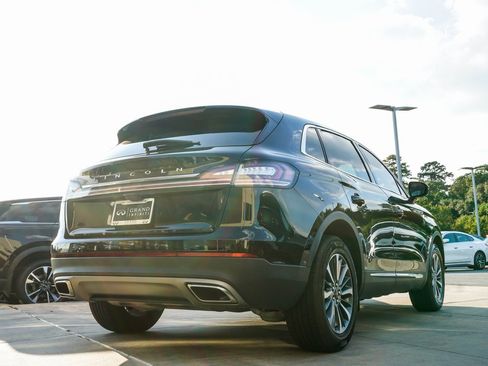 Used 2023 Lincoln Nautilus Reserve image 11