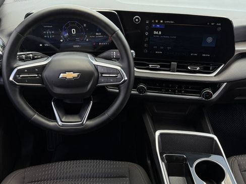 Used 2025 Chevrolet Equinox LT w/ Safety and Technology Package FWD image 12