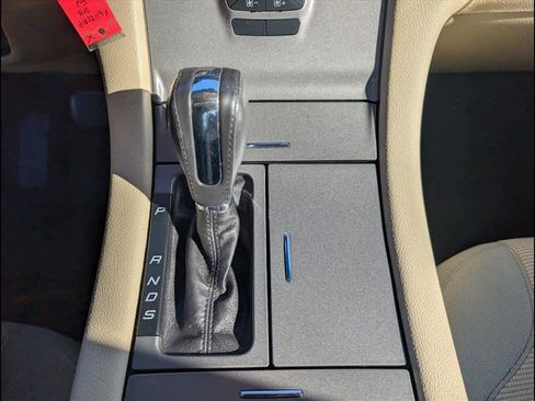 Used 2015 Ford Taurus SEL image 12