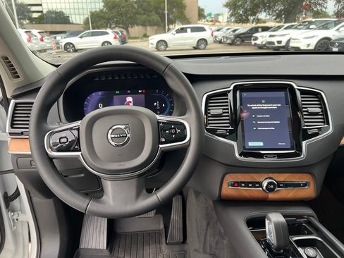 Certified 2023 Volvo XC90 B5 Plus w/ Protection Package AWD/4WD image 18