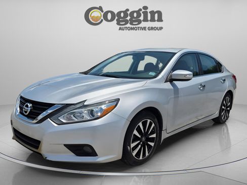 Used 2018 Nissan Altima 2.5 SV w/ 2.5 SV Technology Package FWD image 1