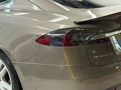 Used 2015 Tesla Model S 70D image 12