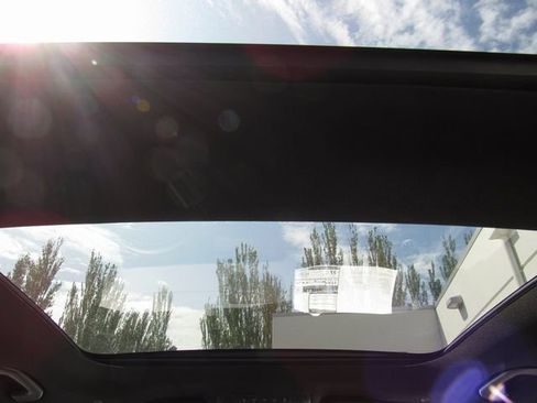 Used 2025 Mercedes-Benz GLB 250 4MATIC image 30