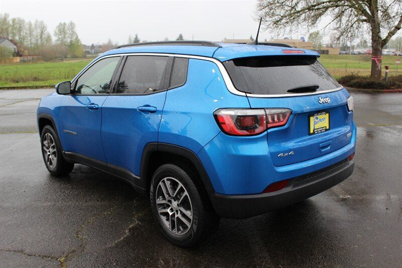 Used 2017 Jeep Compass Latitude w/ Popular Equipment Group AWD/4WD image 3