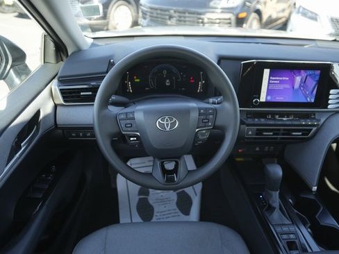 Used 2025 Toyota Camry LE image 21