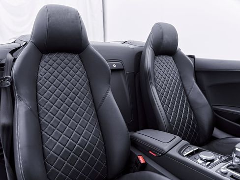 Used 2022 Audi R8 V10 w/ Carbon Exterior Package RWD image 60