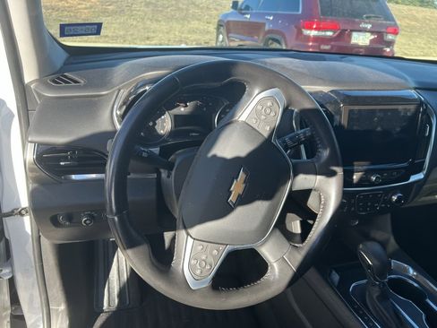 Used 2021 Chevrolet Traverse LT image 5