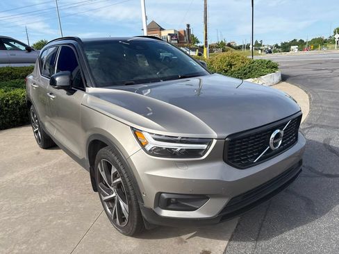 Used 2022 Volvo XC40 T5 R-Design w/ Advanced Package AWD/4WD image 4