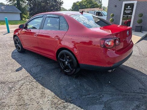 Used 2010 Volkswagen Jetta Wolfsburg Edition FWD image 4