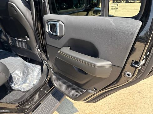 New 2026 Jeep Wrangler Unlimited Sahara AWD/4WD image 24