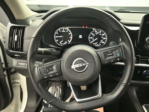 Used 2024 Nissan Pathfinder SV image 18