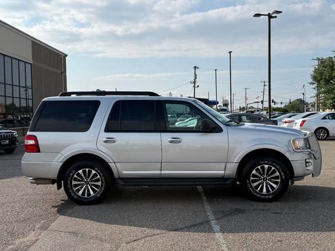 Used 2015 Ford Expedition XLT w/ Equipment Group 202A RWD image 12