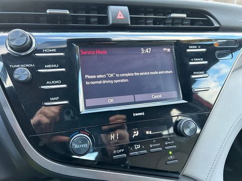 Certified 2020 Toyota Camry SE image 12