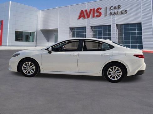 Used 2025 Toyota Camry LE image 10