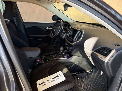 Used 2016 Jeep Cherokee Latitude w/ Cold Weather Group image 24