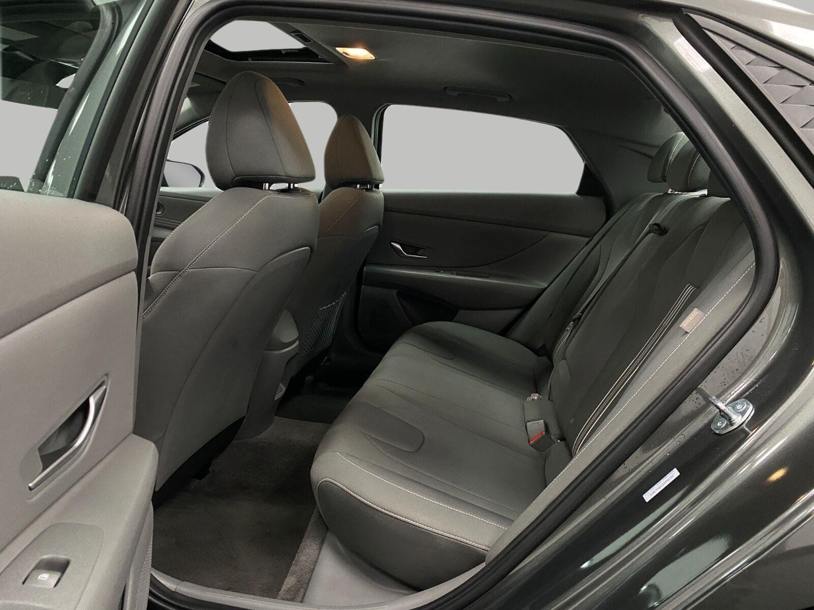 Used 2025 Hyundai Elantra SEL FWD image 30