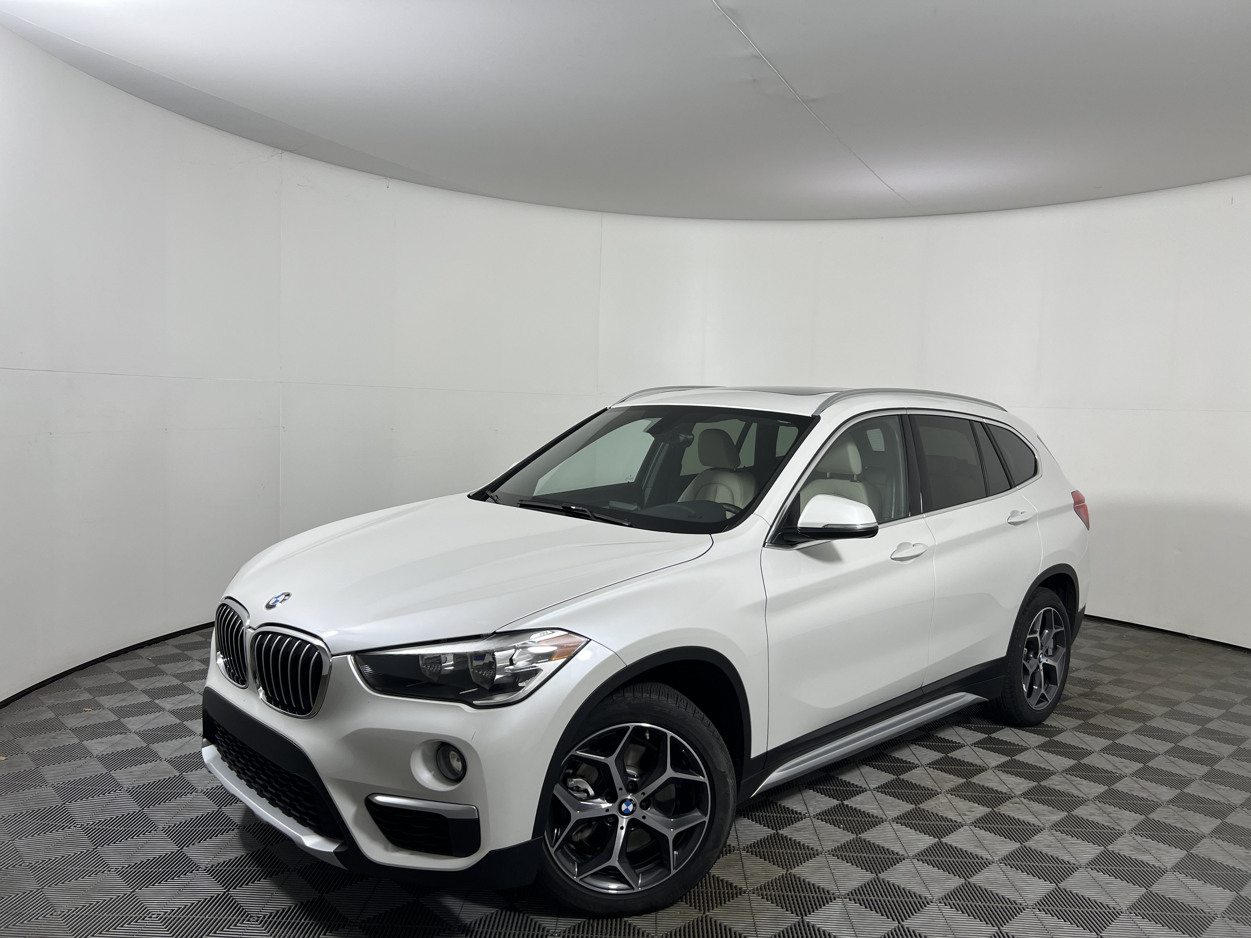 Used 2018 BMW X1 xDrive28i AWD/4WD image 1