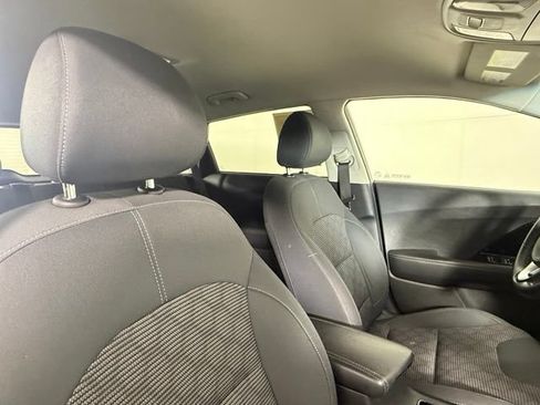 Used 2022 Kia Niro LXS FWD image 27