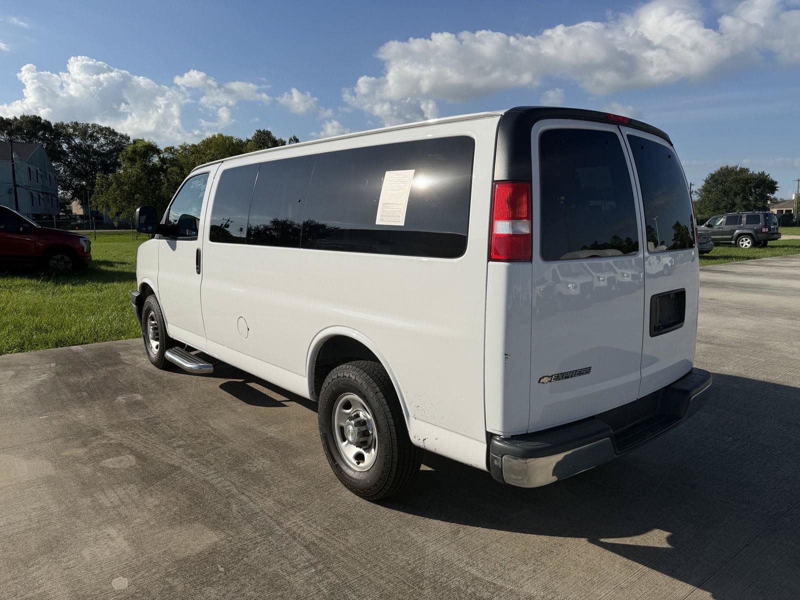 Used 2021 Chevrolet Express 2500 LT w/ LT Preferred Equipment Group RWD image 15