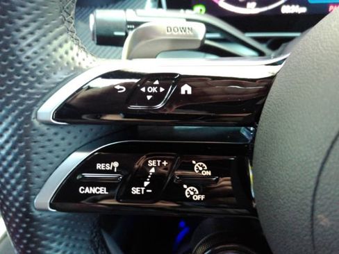 Used 2025 Mercedes-Benz GLC 43 AMG 4MATIC image 35