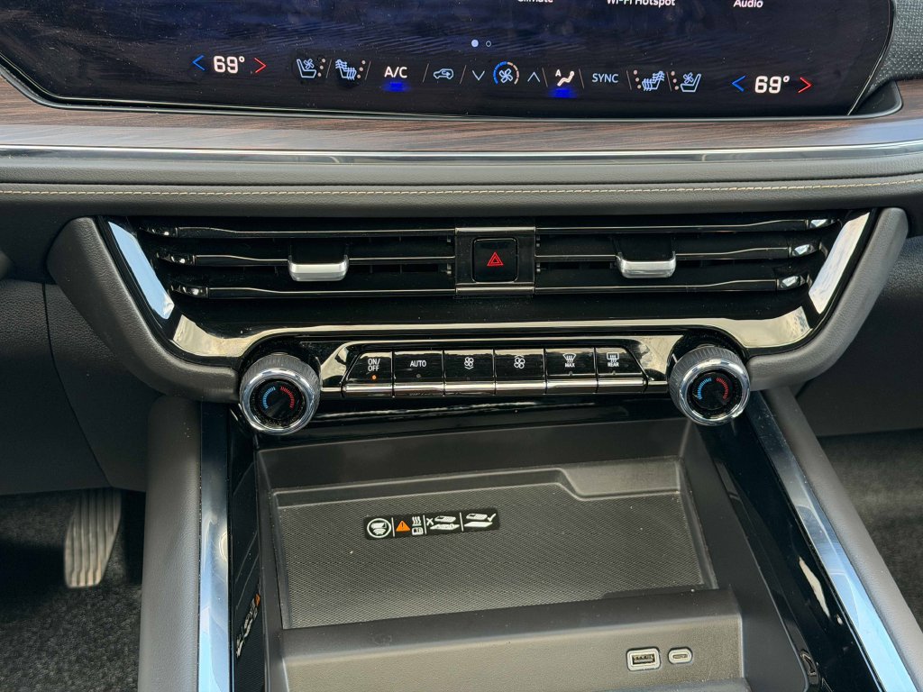 Used 2025 Chevrolet Tahoe Premier AWD/4WD image 34