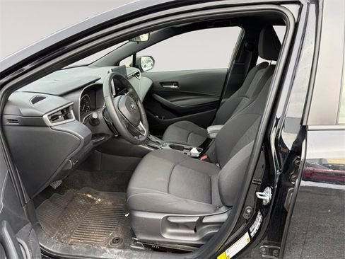 Used 2025 Toyota Corolla SE image 9