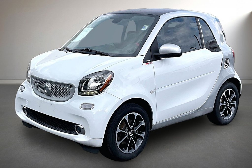 Used 2016 smart fortwo passion RWD image 3