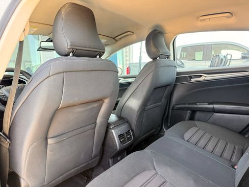 Used 2019 Ford Fusion SE FWD image 14