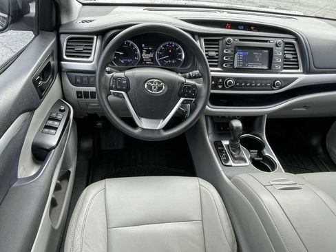 Used 2019 Toyota Highlander LE image 14