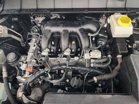 Used 2023 Nissan Pathfinder S FWD image 28