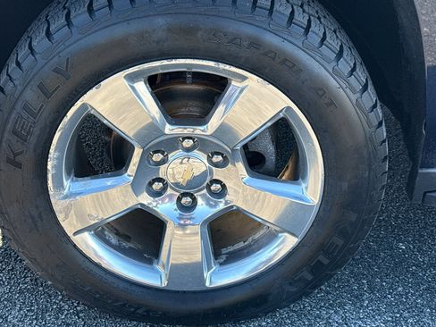 Used 2017 Chevrolet Suburban LT AWD/4WD image 9