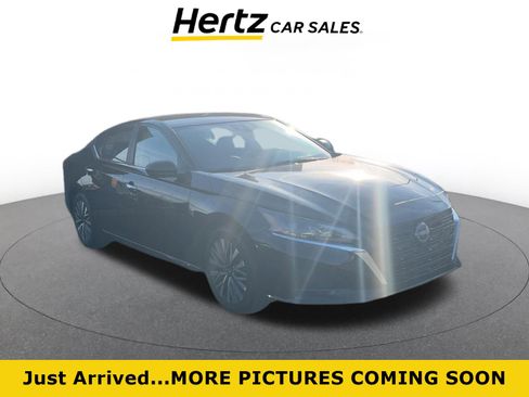 Used 2025 Nissan Altima 2.5 SV image 1