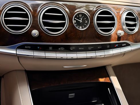 Used 2014 Mercedes-Benz S 550 Sedan image 9