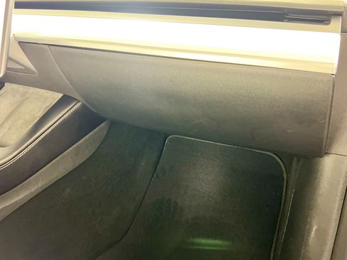 Used 2022 Tesla Model Y Long Range image 34