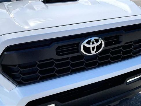 Used 2025 Toyota Tacoma TRD Sport AWD/4WD image 28